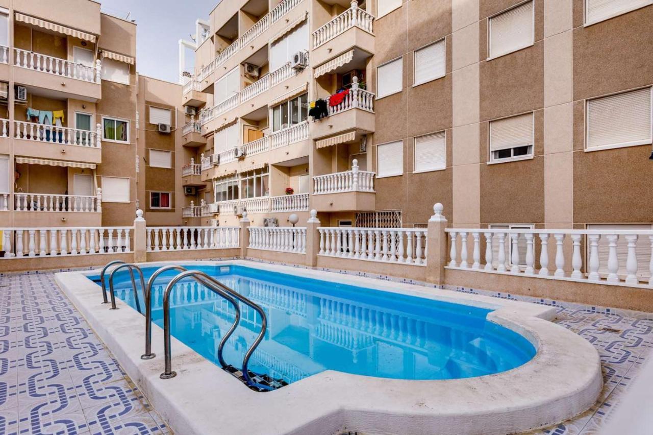 Сomfortable Apartament Caballero De Rodas Torrevieja Kültér fotó